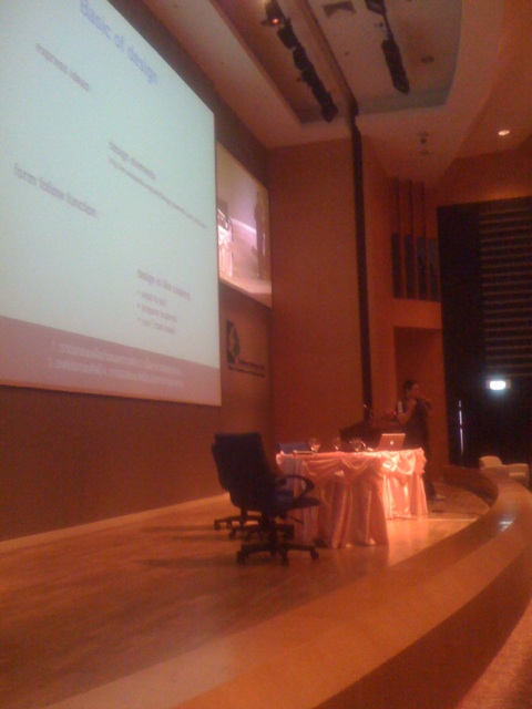 บนเวที @imenn อยู่ลิบๆ
